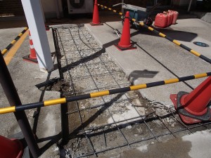 踏み固めて鉄筋組み