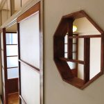 お部屋のワンポイントに八角形の小窓をつけてみました。