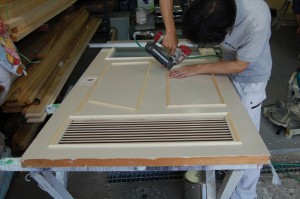 ドア製作中